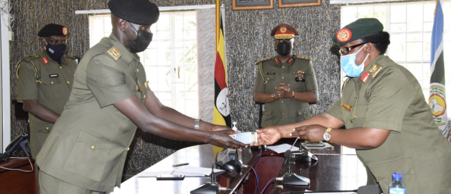 Brig Byekwaso hands over office to Lt Col Kakurungu