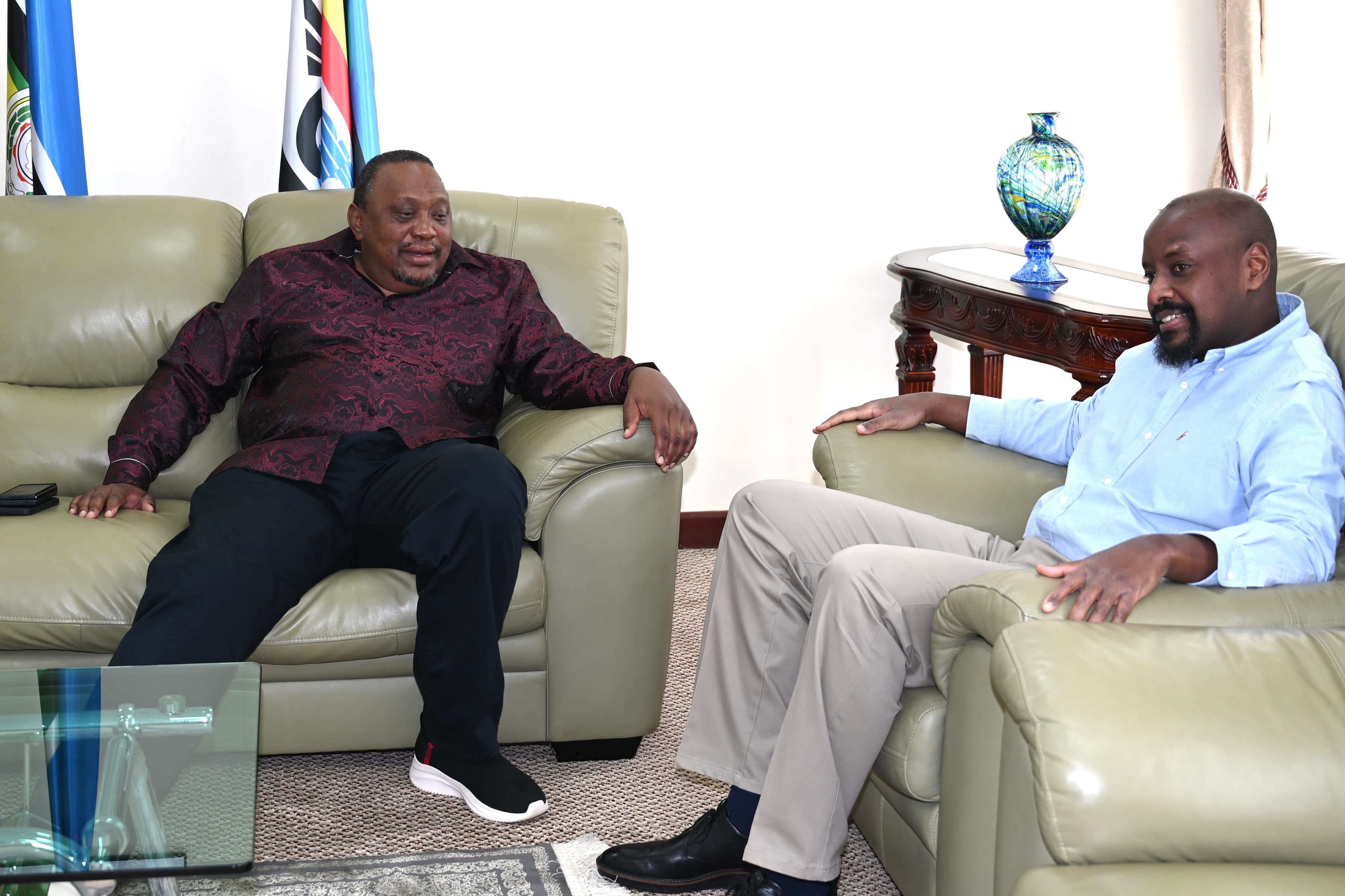 Gen Kainerugaba Bids Farewell to President Kenyatta