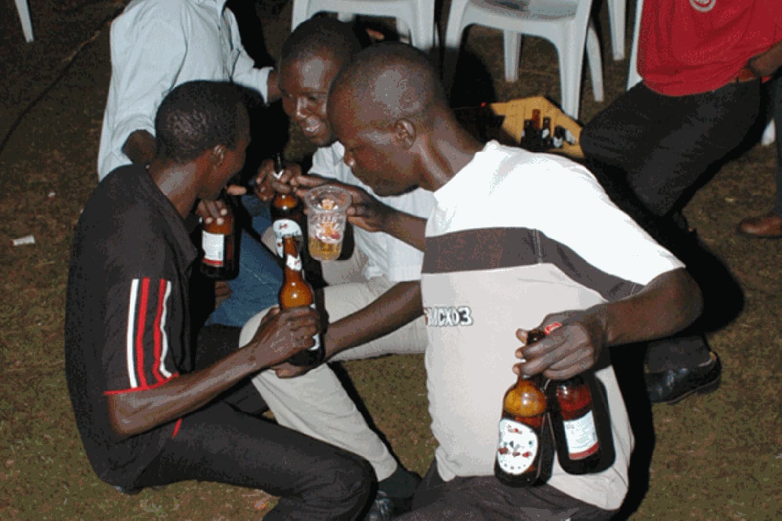 Government Restricts Bar Opening Hours in New Alcohol Control Measures