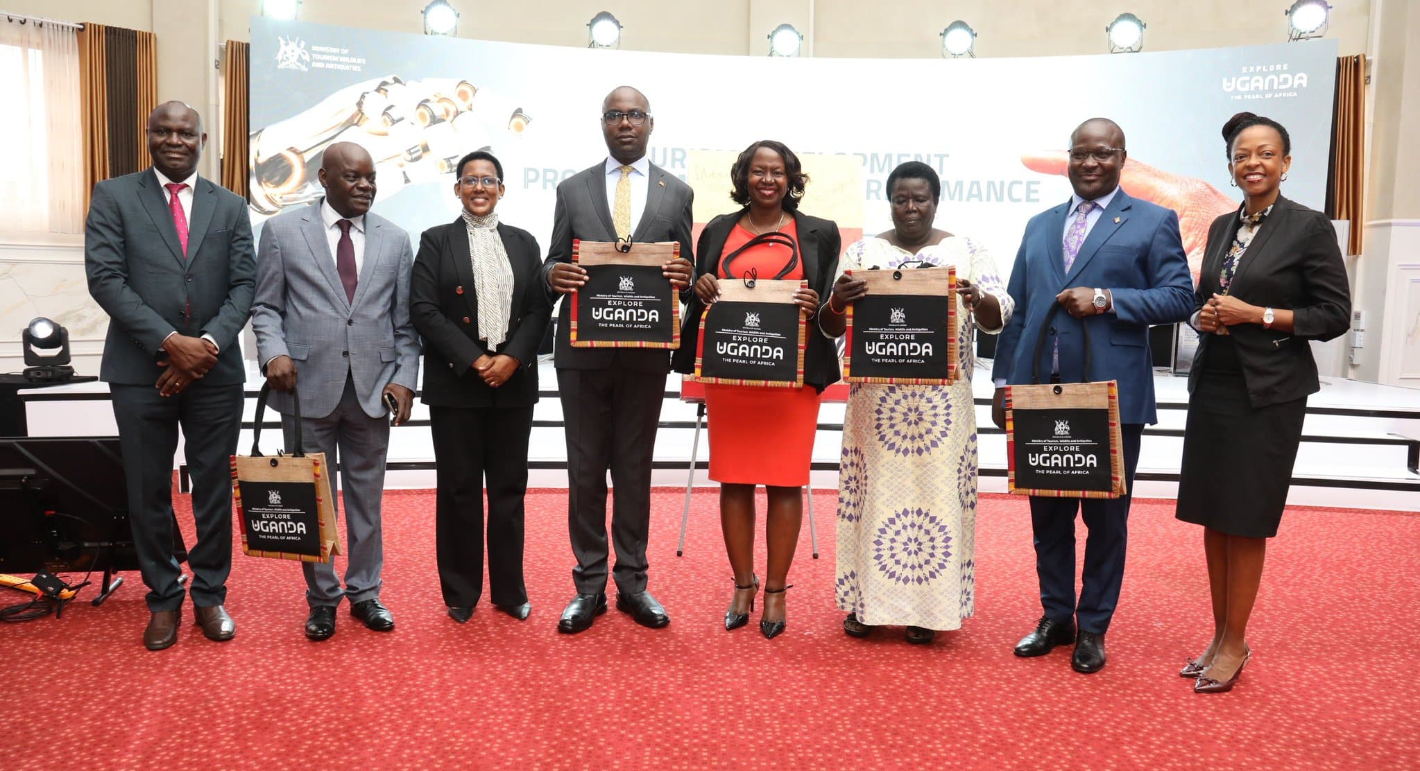Uganda Courts Bigger-Spending Tourists To Reach $5 Billion Target