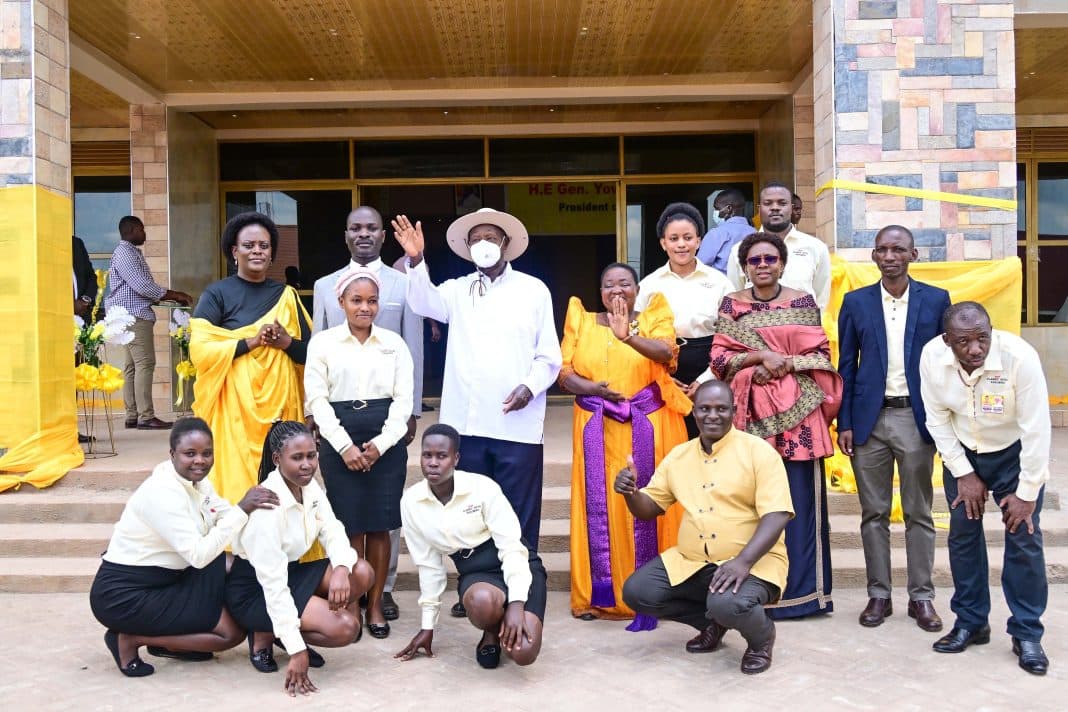 Museveni Praises PM Nabbanja’s Leadership at Kakumiro Thanksgiving Event