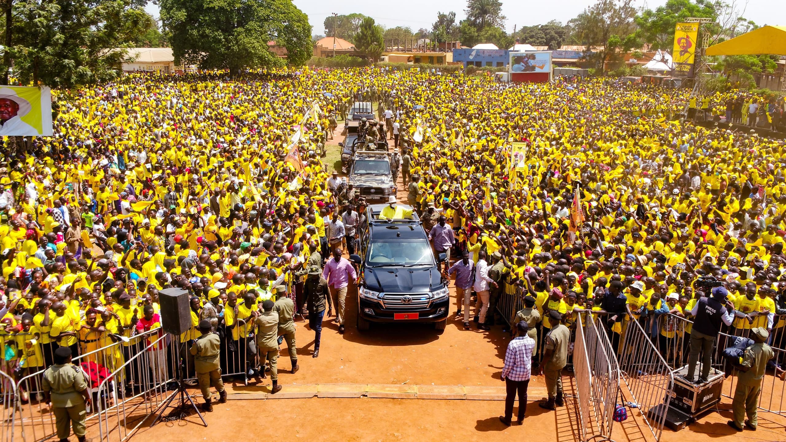 Massive Iganga Crowd Cheers Museveni as He Details Secret War Route