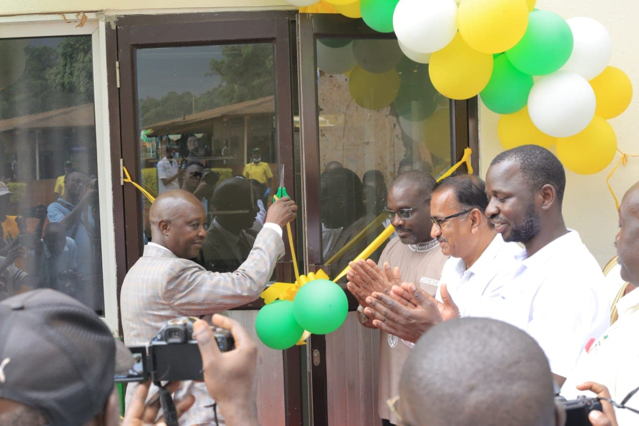 The Masindi district chairman Hon Wobusobozi Patrick inaugurating the Sarjit Kaur Rai Memorial Maternity Unit at Kinyara Health Centre on Friday, flanked by the Bujenje County MP Kenneth Nyendwoha, the Kinyara Sugar Ltd CEO Mr Ramalingam Ravi, the Kabango Town Mayor Richard Oyomtho and the Masindi district Assistant health Officer