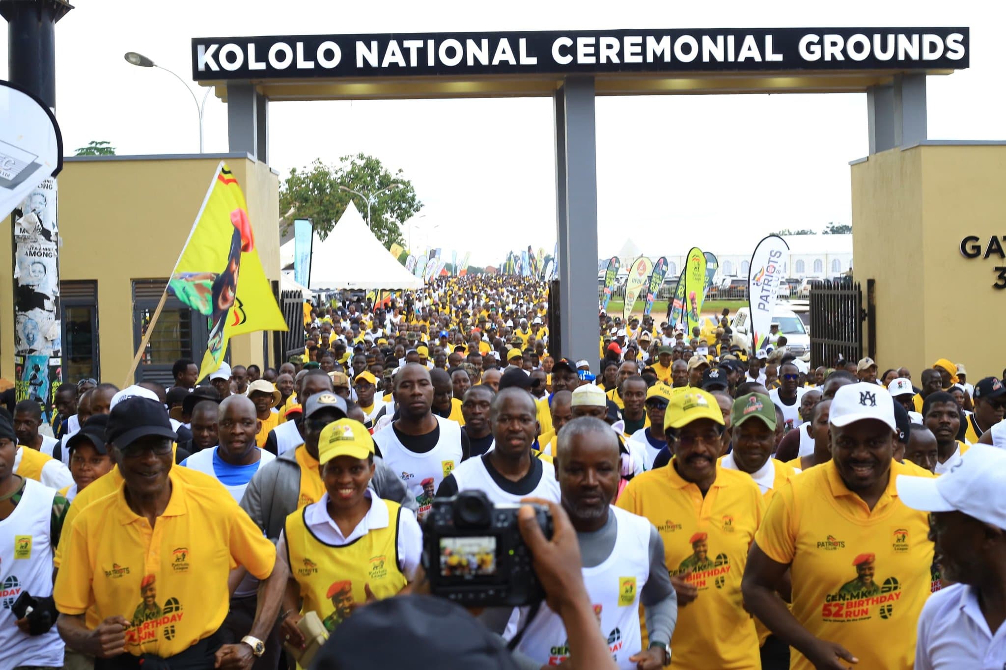 Thousands of Ugandans have turned up for Gen MK's 52 Birthday run.