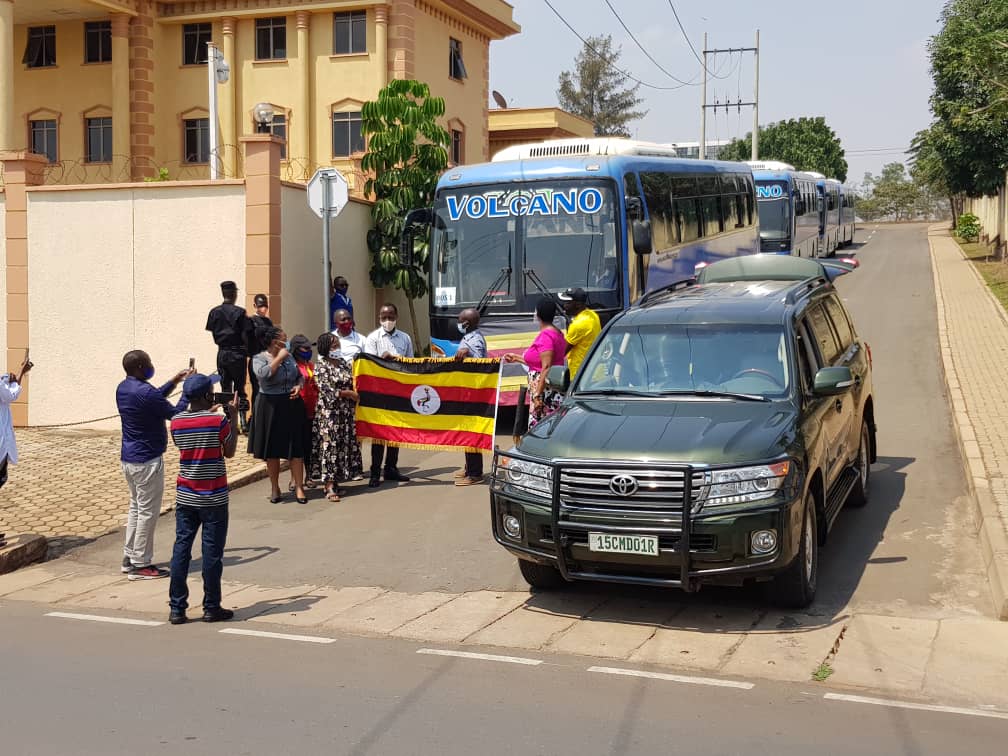 Ugandans return from Rwanda