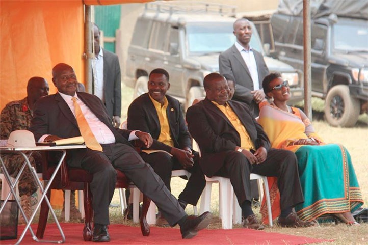 President Museveni and Maj. Gen(Rtd) Kahinda Otafiire share a light moment