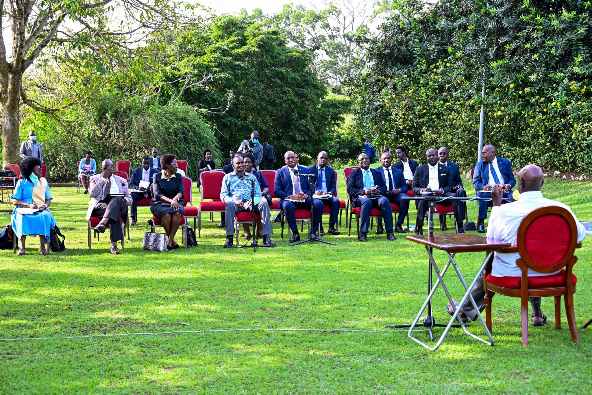 President Museveni welcomed the scientists from Botswana and agreed to the partnership to develop a vaccine for the disease in Uganda.