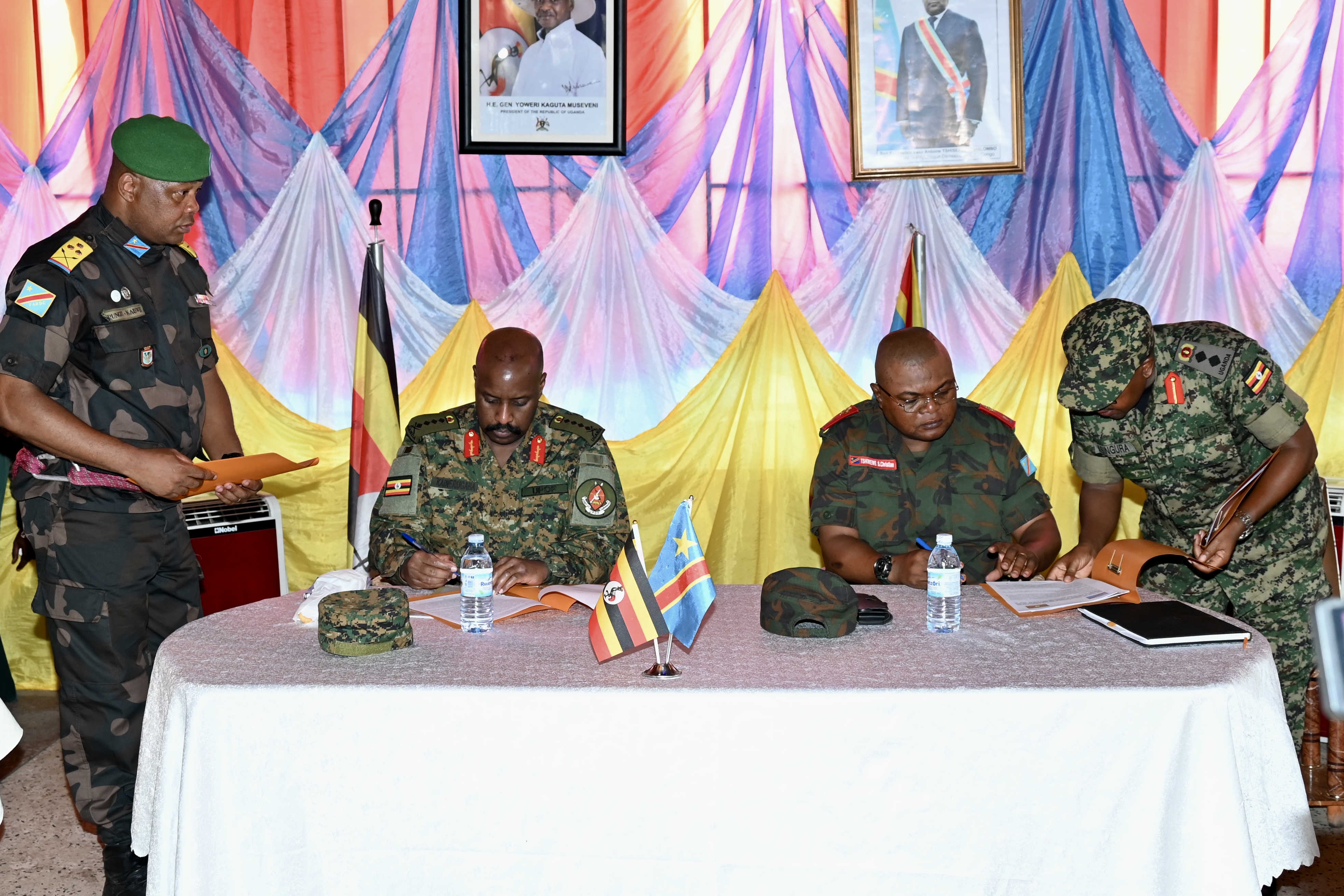 The Chief of Defence Forces (CDF) of the Uganda Peoples’ Defence Forces (UPDF), Gen. Muhoozi Kainerugaba, this afternoon met with his counterpart from the Democratic Republic of Congo (DRC), Gen. Christian Tshiwewe Songesa