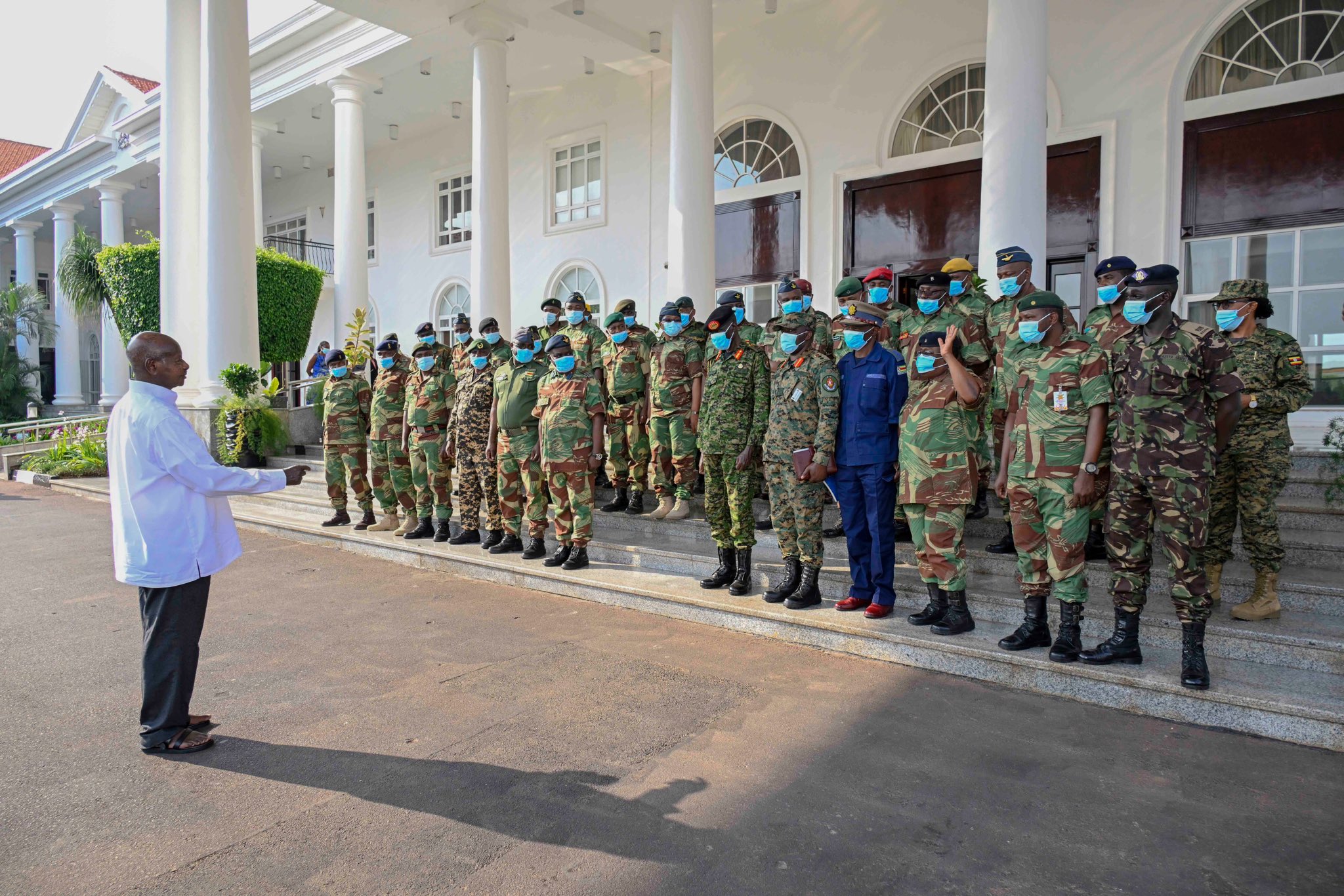 President Museveni Lectures Zimbabwean Soldiers At State House Entebbe