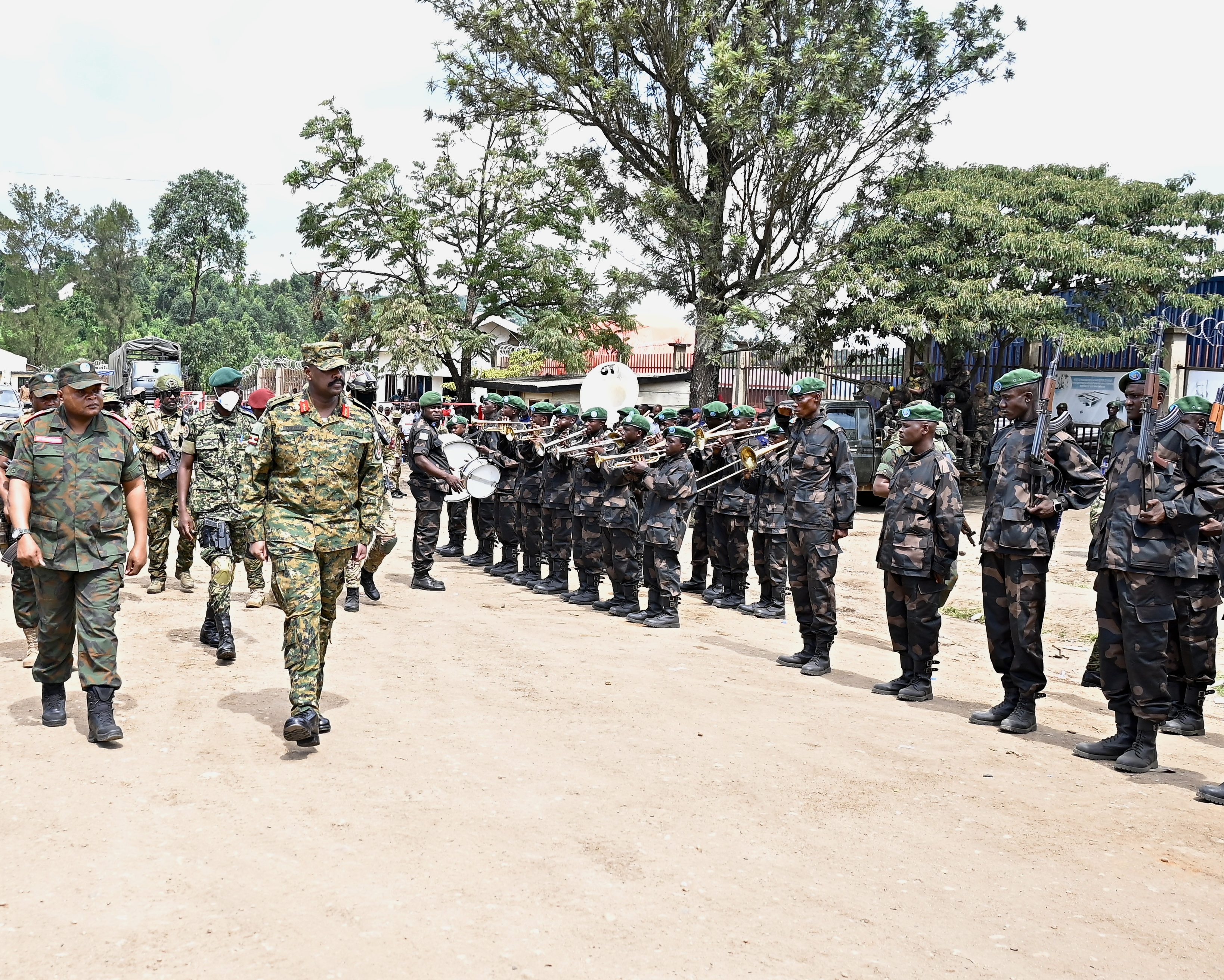 The Chief of Defence Forces (CDF) of the Uganda Peoples’ Defence Forces (UPDF), Gen. Muhoozi Kainerugaba, this afternoon met with his counterpart from the Democratic Republic of Congo (DRC), Gen. Christian Tshiwewe Songesa