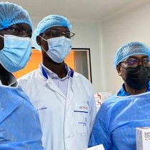 The Foundation will strengthen bilateral initiatives for local manufacture of pharmaceuticals, such as the recent partnership between BioNTech and Senegal’s Pasteur Institute to produce vaccines against Covid-19. Picture: Akinwumi Adesina visiting Senegal’s Institut Pasteur, January 2022.