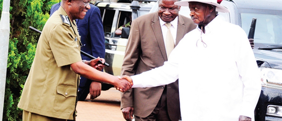 Museveni shakes hands with IGP Ochola