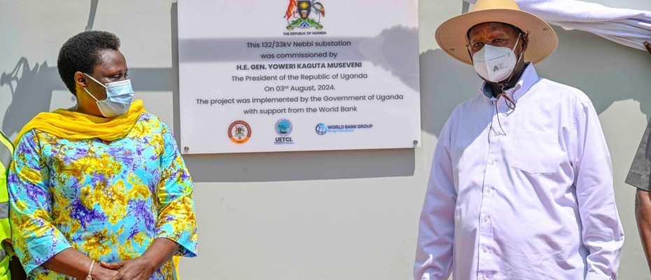 President Yoweri Museveni (Right) commissioning the 132KV Kole-Gulu-Nebbi-Arua transmission line, connecting the West Nile sub-region to the national electricity grid.