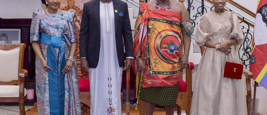 The Kyabazinga of Busoga His Majesty William Wilberforce Kadhumbula Gabula Nadiope IV (2ND Left) and the royal family of Eswatini kingdom at Igenge royal palace