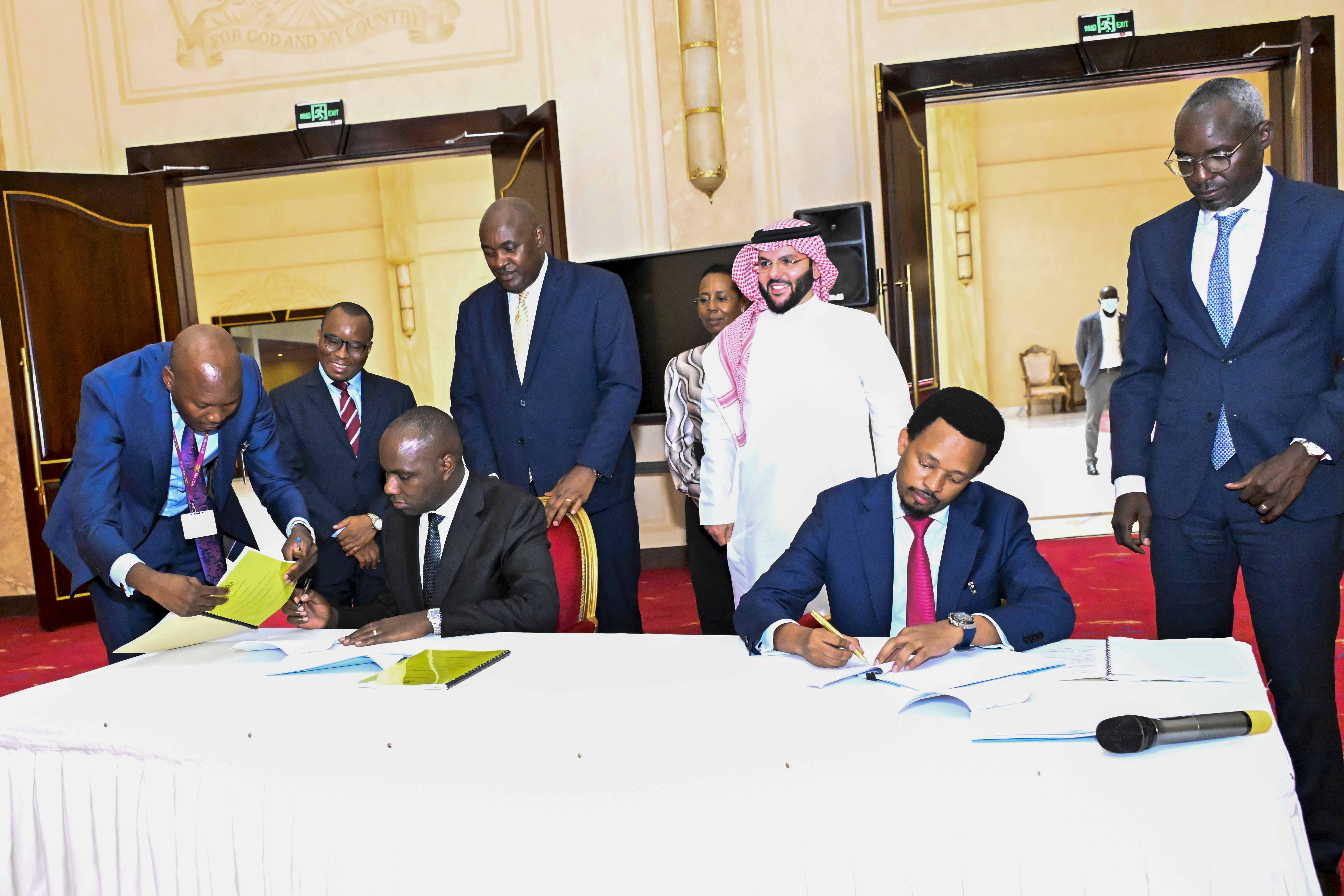 1-M7 witness Signing an MOU for a Joint business venture between the Government of Uganda and RCC to jointly run UTCL