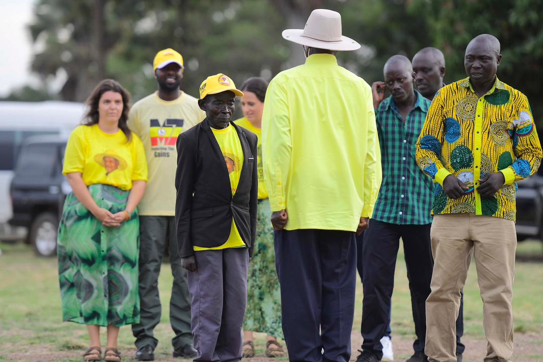 President Museveni saluting the old man