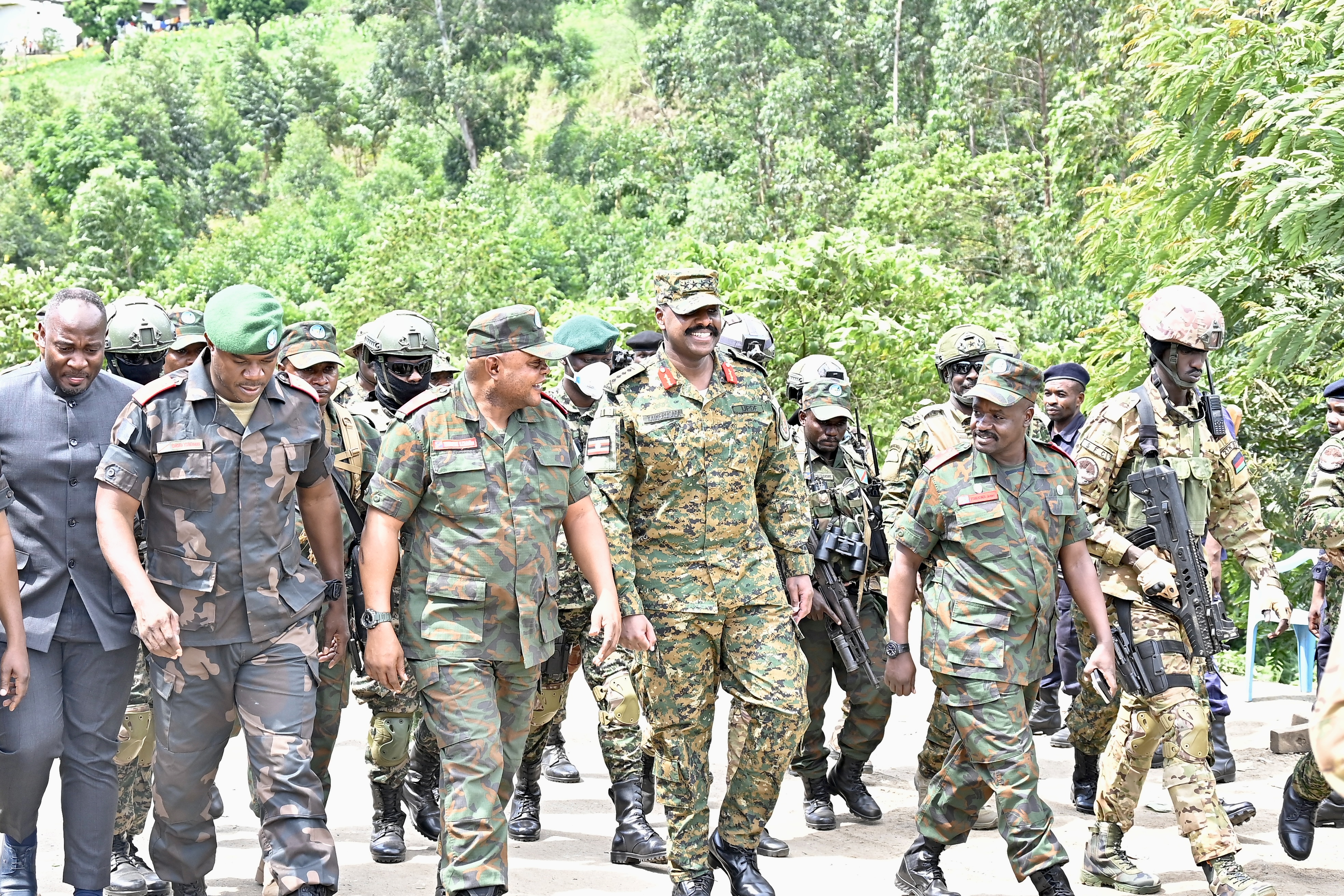 The Chief of Defence Forces (CDF) of the Uganda Peoples’ Defence Forces (UPDF), Gen. Muhoozi Kainerugaba, this afternoon met with his counterpart from the Democratic Republic of Congo (DRC), Gen. Christian Tshiwewe Songesa