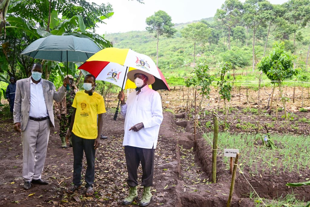 Museveni Hails PDM Success in Luuka, Boosts Farmers with Shs 26 Million