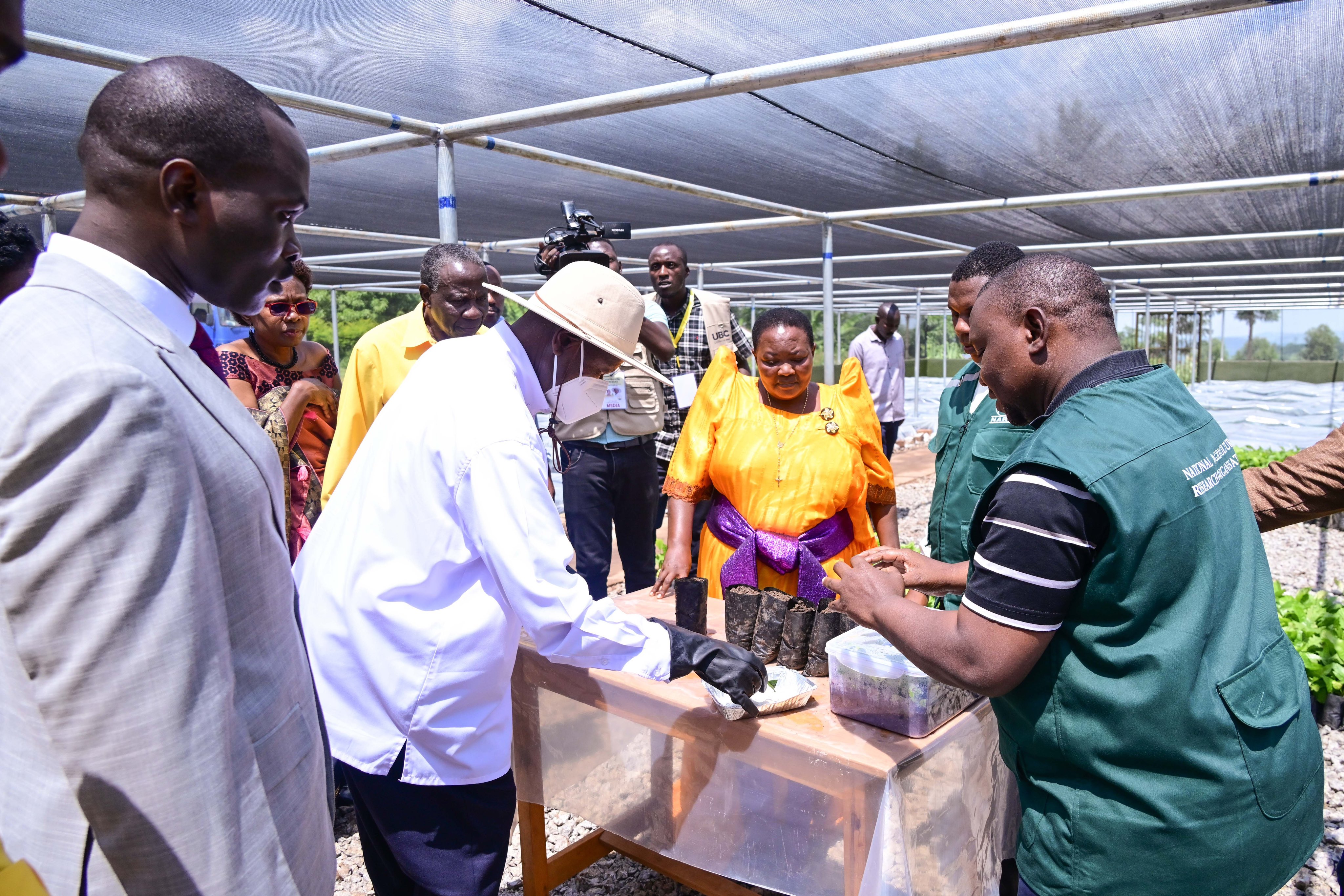 Museveni Praises PM Nabbanja’s Leadership at Kakumiro Thanksgiving Event