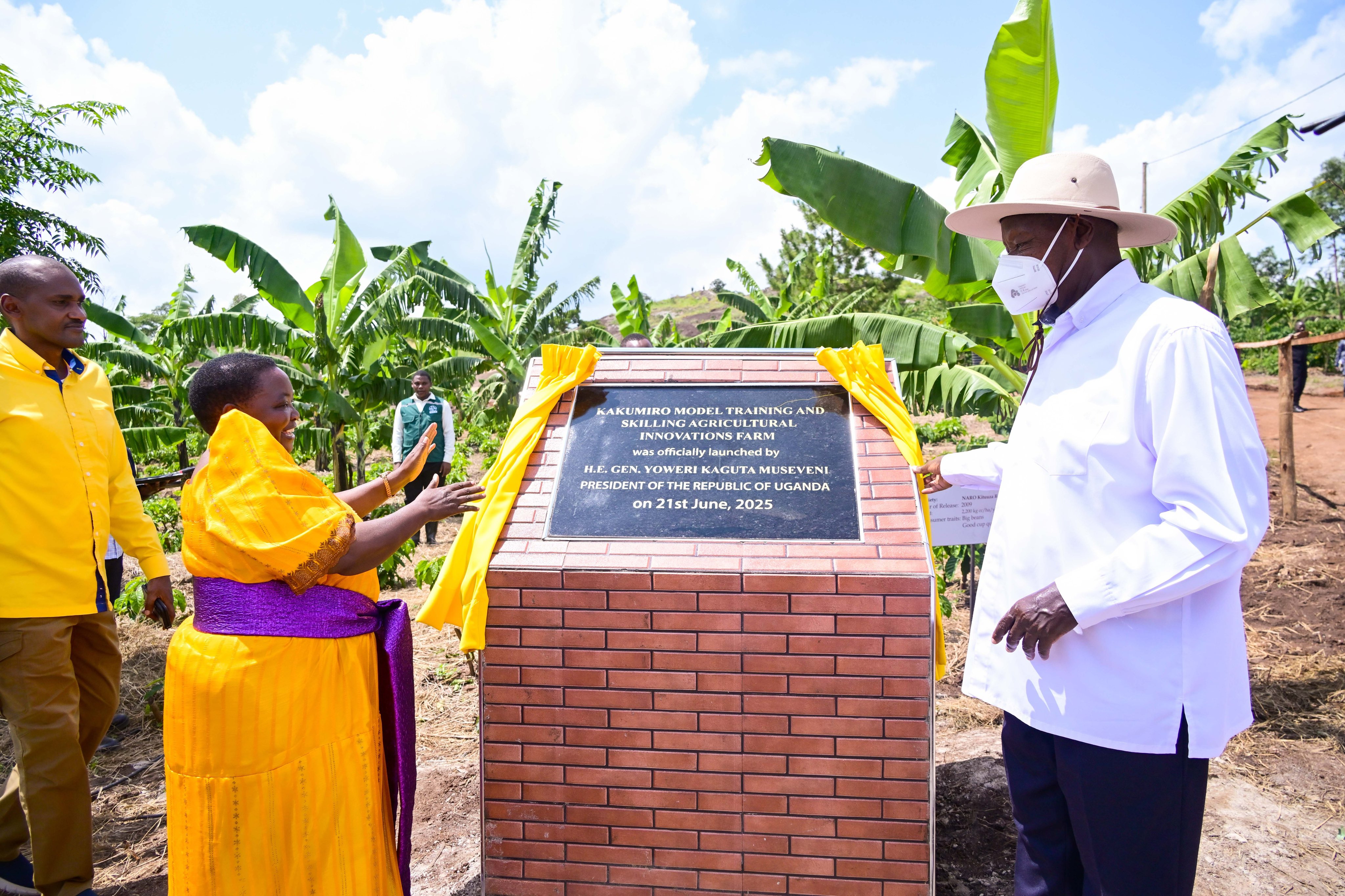 Museveni Praises PM Nabbanja’s Leadership at Kakumiro Thanksgiving Event