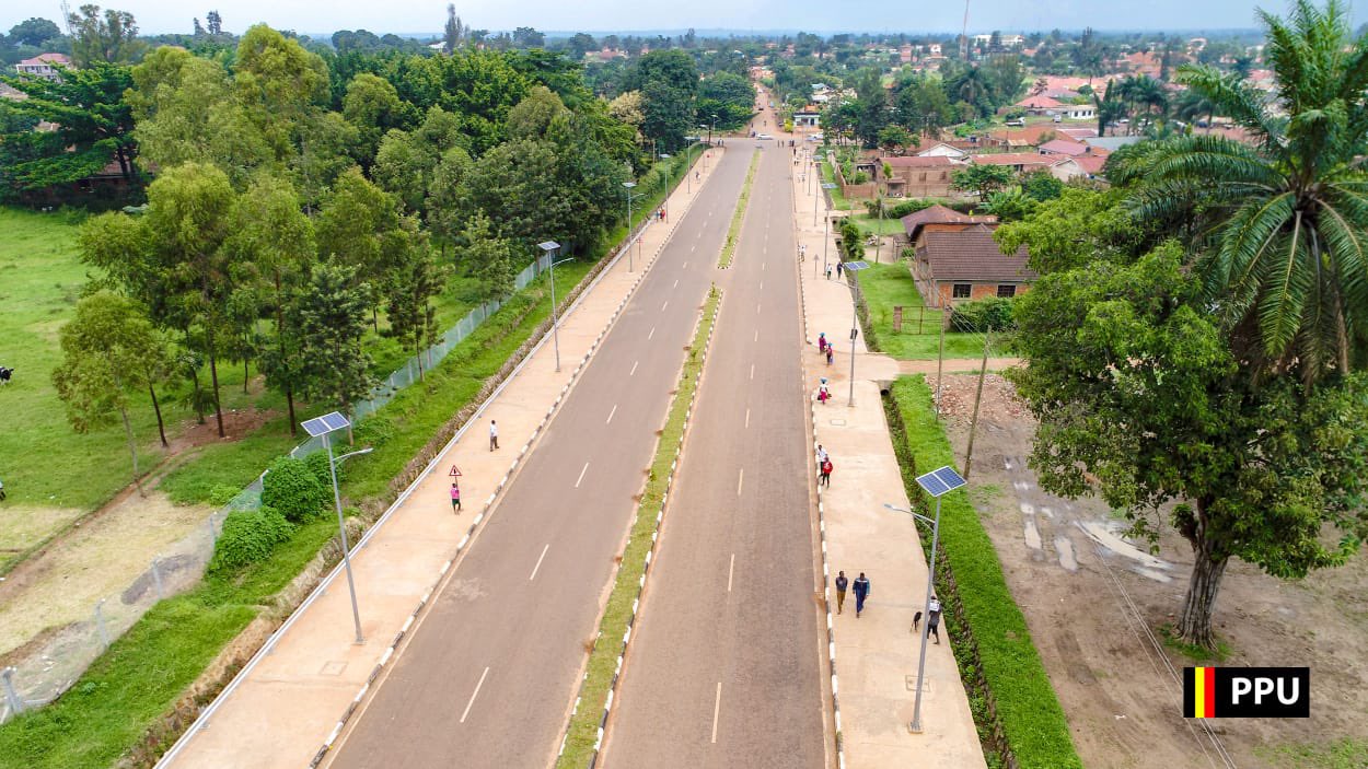 President Museveni accompanied by Ministers Kania Obiga and Persis Namuganza and several political leaders from Mbale tour Naboa street in Mbale City shortly after commissioning the newly 