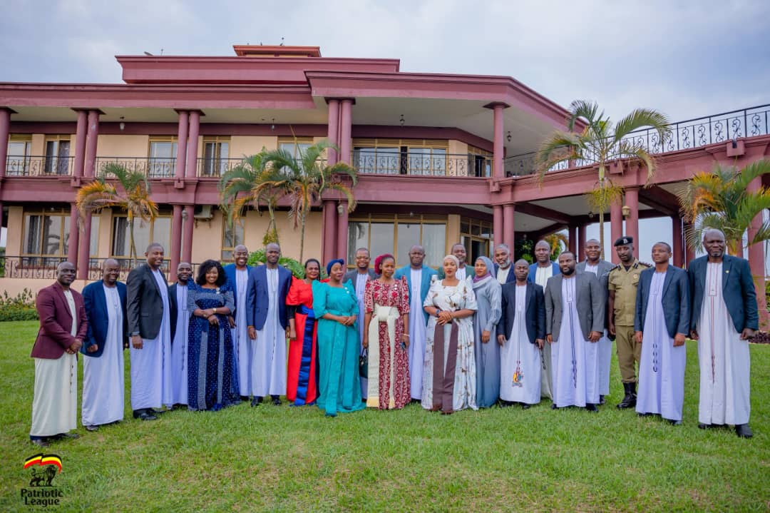 The Kingdom's Prime Minister Dr Joseph Muvawala received them at Igenge Palace.